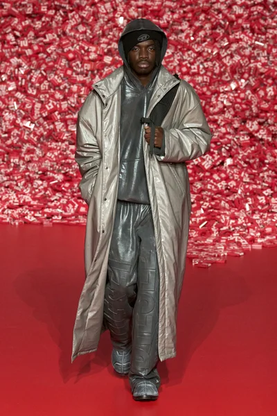 Look 25